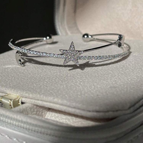 Jewelry - Elegant Silver Star Bracelet